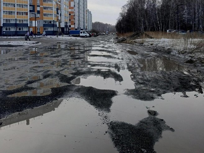 Вид дороги в апреле 2025 года | Источник: читатель 74.RU