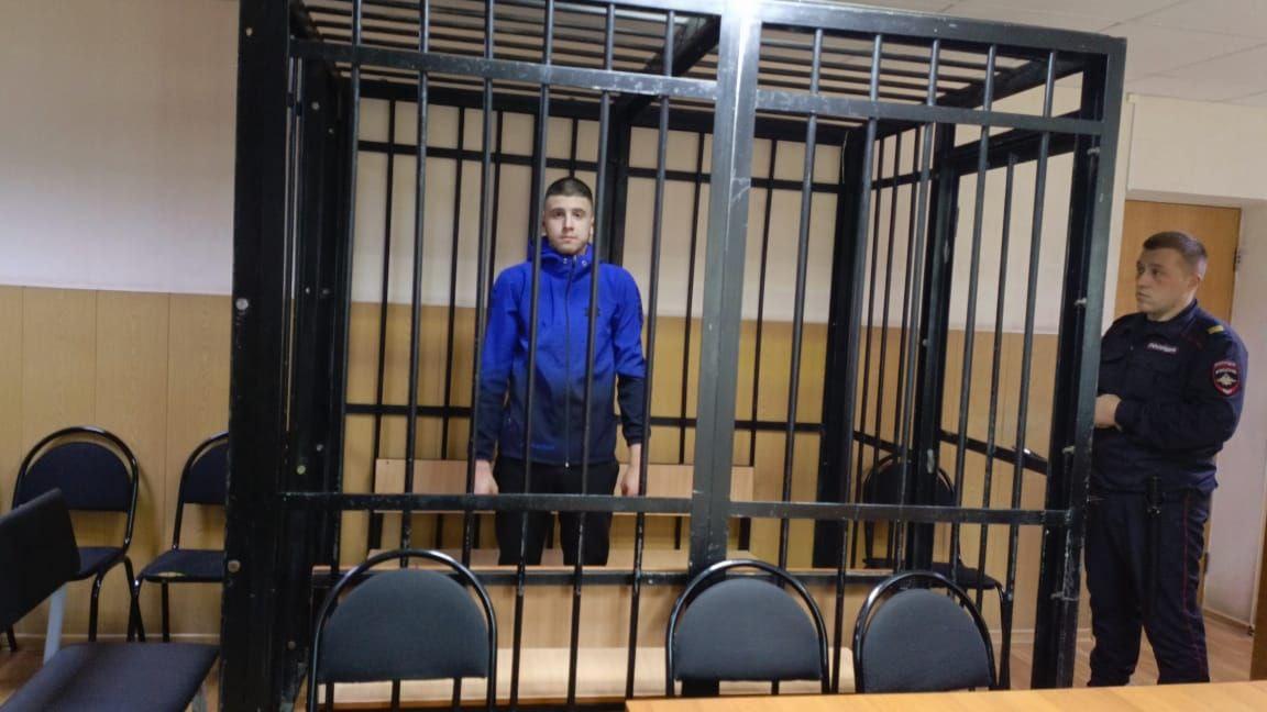 18-летнего водителя «Приоры», устроившего страшную аварию с гибелью подростков на юге Волгограда, оставили в СИЗО