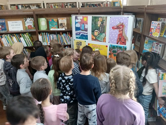 Юные ценители искусства | Источник: Детская библиотека № 12 г. Самара