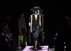 Fashion director notes: мечтательный показ Jacquemus в Париже FW 2017/18