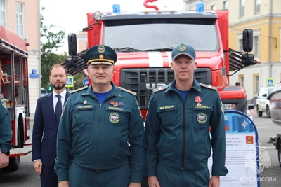 Министр МЧС вручил тверским спасателям новую технику и награды