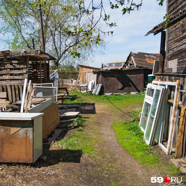 Один из двориков, в который мы заглянули | Источник: Тимофей Калмаков / 59.RU