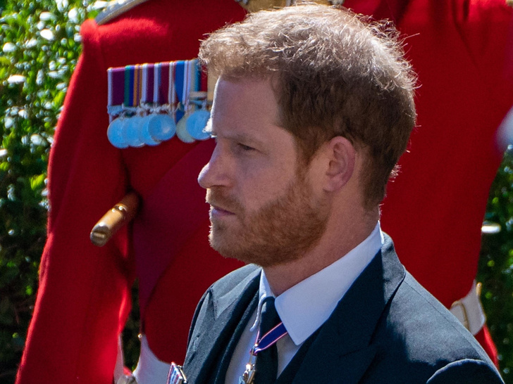 Возвращение домой: почему Гарри боялся ехать на похороны принца Филиппа
