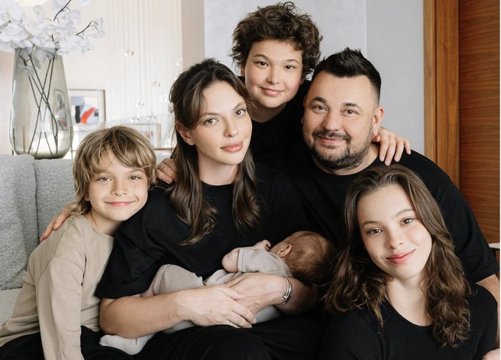 Сергей Жуков со второй женой и детьми | parents.ru