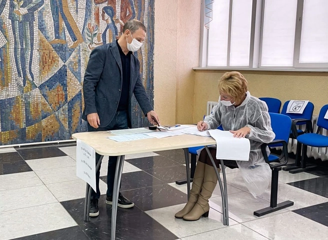 Председатель облдумы проголосовал на выборах в Государственную думу | ya62.ru