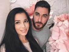 «Благодарна, что не работал»: Юлия Салибекова о том, как кормила семью, пока Тигран сидел без дела