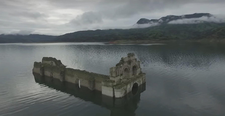 «Храм Сантьяго из-под воды»: из-за засухи в Мексике «всплыла» красивая церковь XVI века