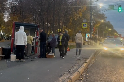 Mercedes въехал в кофейню в центре Нижнего Новгорода: трое пострадали