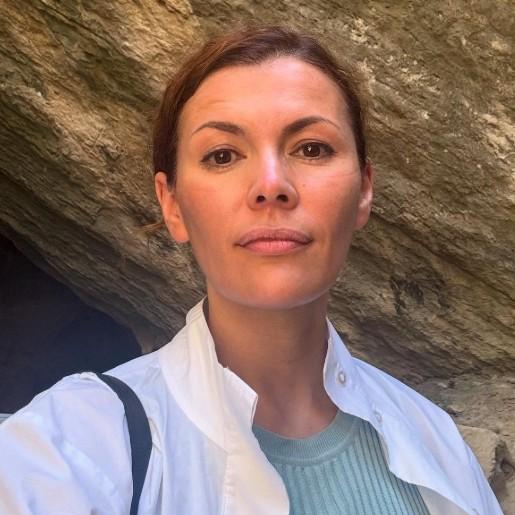 «А хотя бы спасибо»: Сеть в шоке от Надежды Амрани, сын которой выпал из окна — она поблагодарила врачей, но не дворника