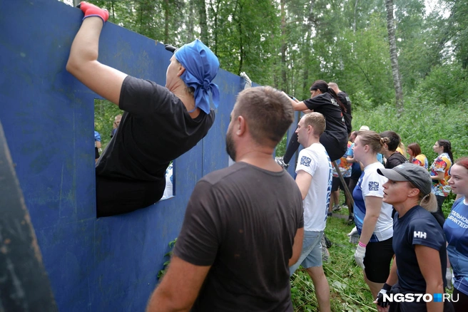 На этом препятствии нужно аккуратно влезть в окно  | Источник: Варвара Фролова / NGS70.RU