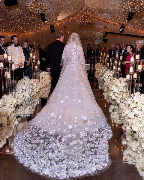 Самые завораживающие свадебные платья знаменитостей