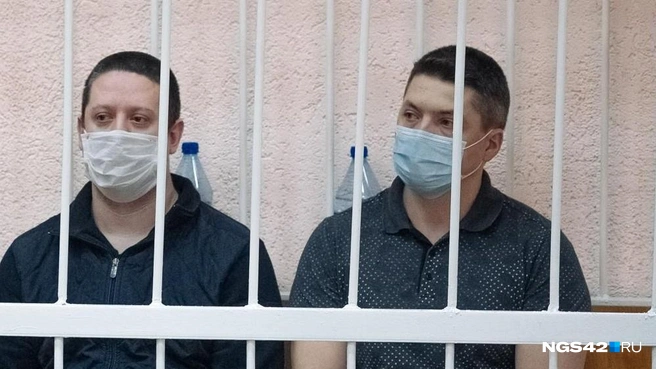 Соболев (справа) получил 10 лет и 10 месяцев колонии строгого режима | Источник: Максим Серков / NGS42.RU