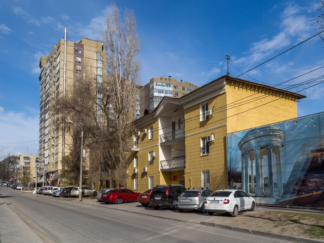 Участки улиц Пархоменко и Новороссийской от Кубанской до Невской с 15 мая стали односторонними | Источник: Константин Завриков / V1.RU