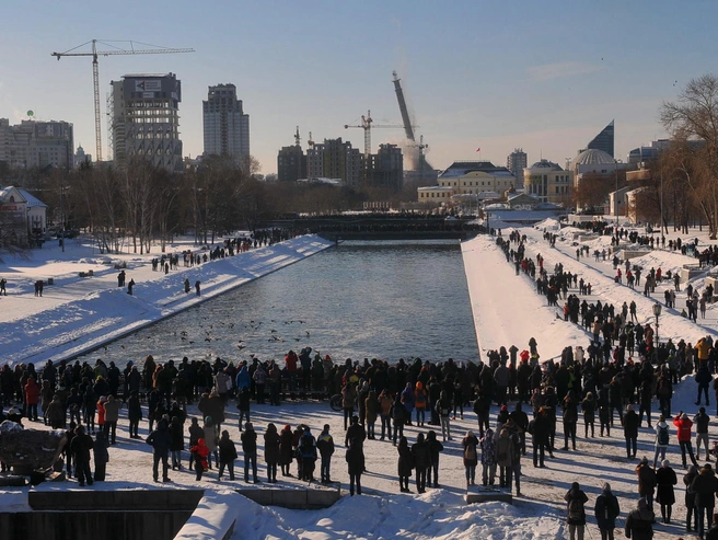 Затем башня упала на бок. | Источник: E1.RU