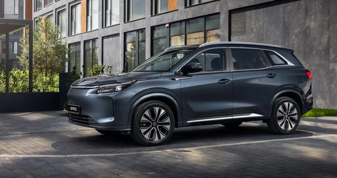 При длине 4760&nbsp;мм Evolute i-Space чуть крупнее Toyota RAV4 или Nissan X-Trail. Из бензиновых китайских кроссоверов он близок к Haval F7 и Tenet T8 | Источник: пресс-служба Evolute