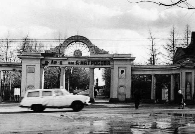 Похожую колоннаду установят на этом же месте | Источник: История Уфы и Башкортостана / vk.com