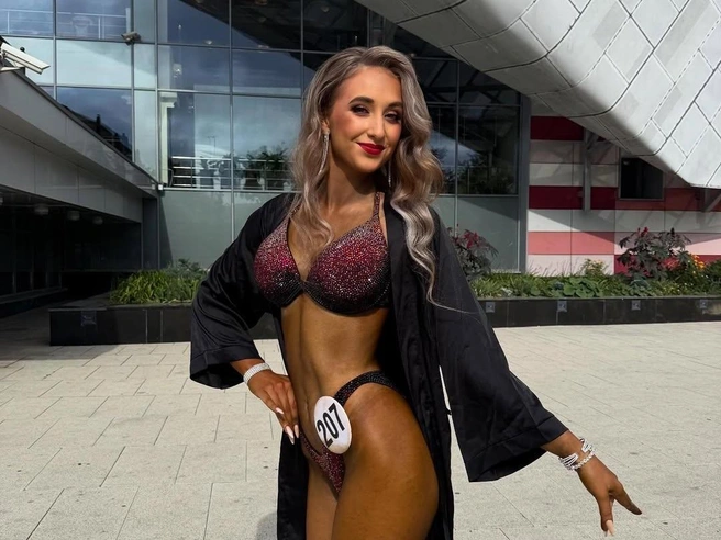 15-летняя дочь известного дрессировщика участвует в чемпионатах фитнес-бикини | Источник: eva_zapashnaya / Instagram (экстремистская организация, деятельность запрещена на территории РФ)