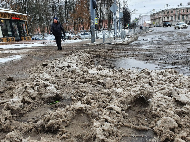 На тротуарах снежная каша | Источник: Александра Мамонтова