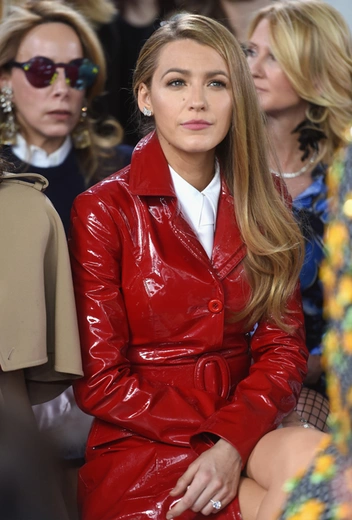 Блейк Лайвли на показе Michael Kors Collection F18 | marieclaire.ru