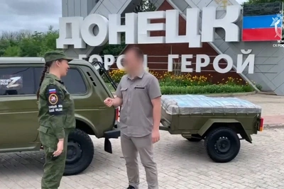 Автомобиль «Нива» и прицеп передали бойцам сахалинские следователи СК РФ