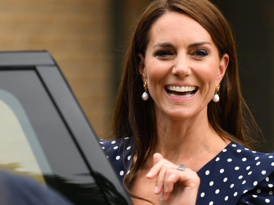 Принцесса Уэльская посещает благотворительный фонд One Small Thing и их новый объект «Улица надежды» в Саутгемптоне, Хэмпшир, 27 июня 2023 | marieclaire.ru