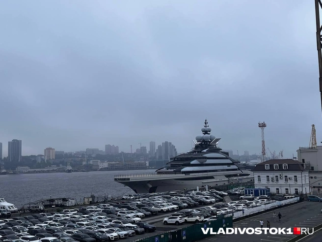 Внутри есть гаражи для маленьких яхт | Источник: Алиса Князева / VLADIVOSTOK1.RU