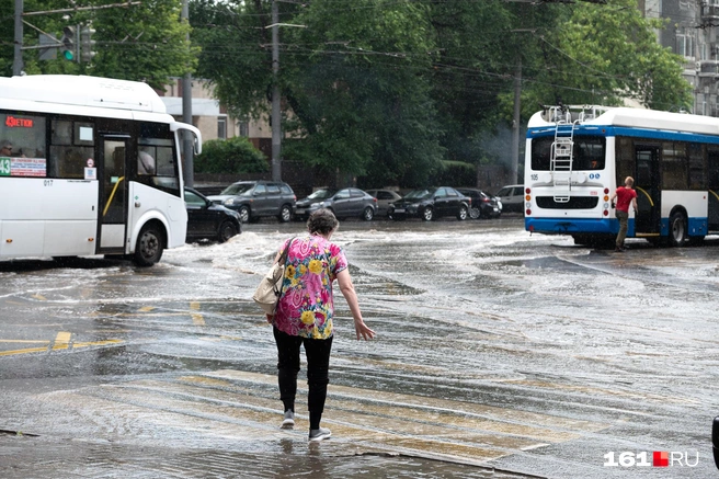 Переходить дорогу приходилось вброд | Источник: Евгений Вдовин