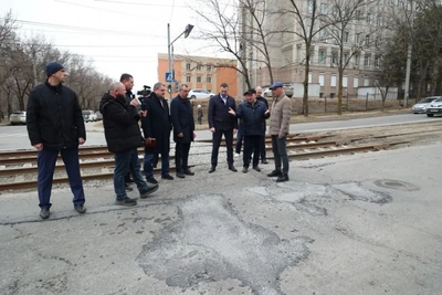 Демешин выделит дополнительные средства на ремонт дорог Хабаровска