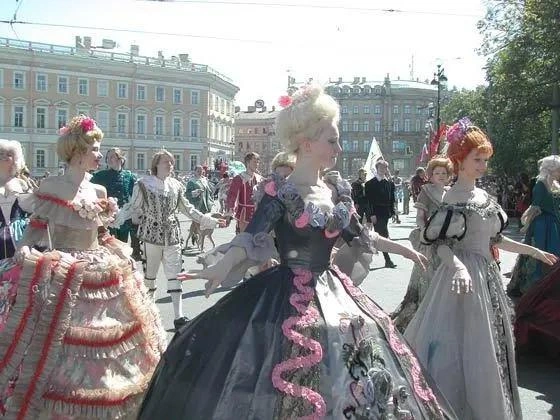 Карнавал 2005 года был посвящен императрице Елизавете | Источник: Архив / «Фонтанка.ру»