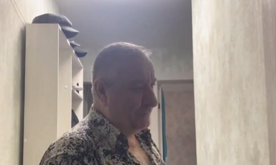 «Камень закинули в окошко». Уралец, чудом выживший при взрыве газа в доме, рассказал свою версию