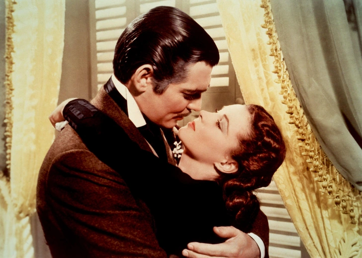 Кадр из фильма «Унесенные ветром» (1939). Главные роли в нем исполнили звезды Голливуда Кларк Гейбл и Вивьен Ли | Источник: ARCHIVIO GBB via Legion Media