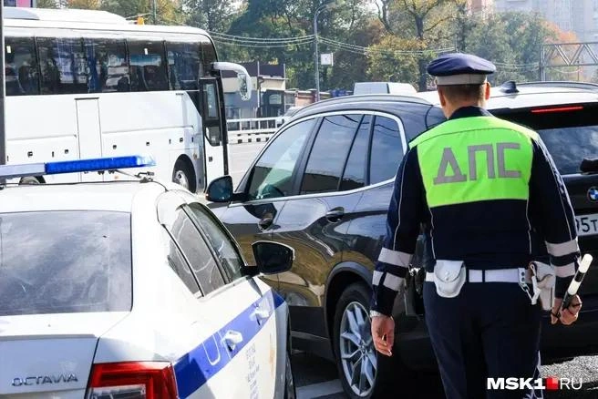 Информацию о нарушителе моментально передают ближайшему экипажу ДПС | Источник: Артем Устюжанин / MSK1.RU
