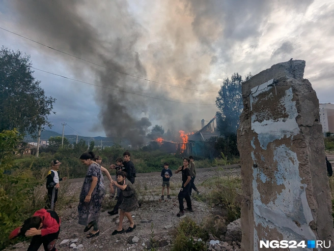 О пострадавших на пожаре пока не сообщается  | Источник: Мария Ленц / NGS24.RU