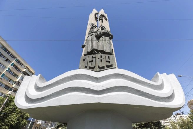 Памятный знак появился в центре Волгограда к 400-летию города | Источник: Константин Завриков / V1.RU