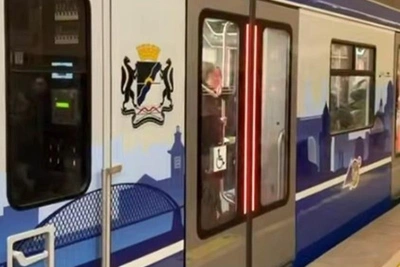 Ermak train with Novosibirsk symbols enters metro service