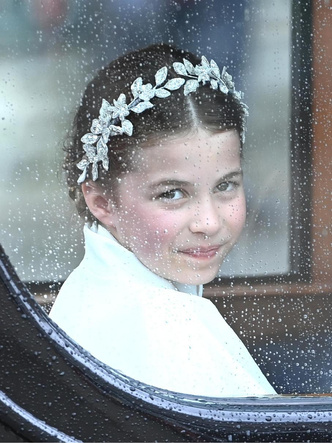 Ее мини-Величество: феноменальное сходство принцессы Шарлотты с Елизаветой II