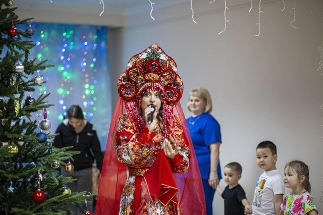 В атмосферу волшебства ребят погрузили сказочные персонажи&nbsp; | Источник: ООО&nbsp;«Удоканская медь»