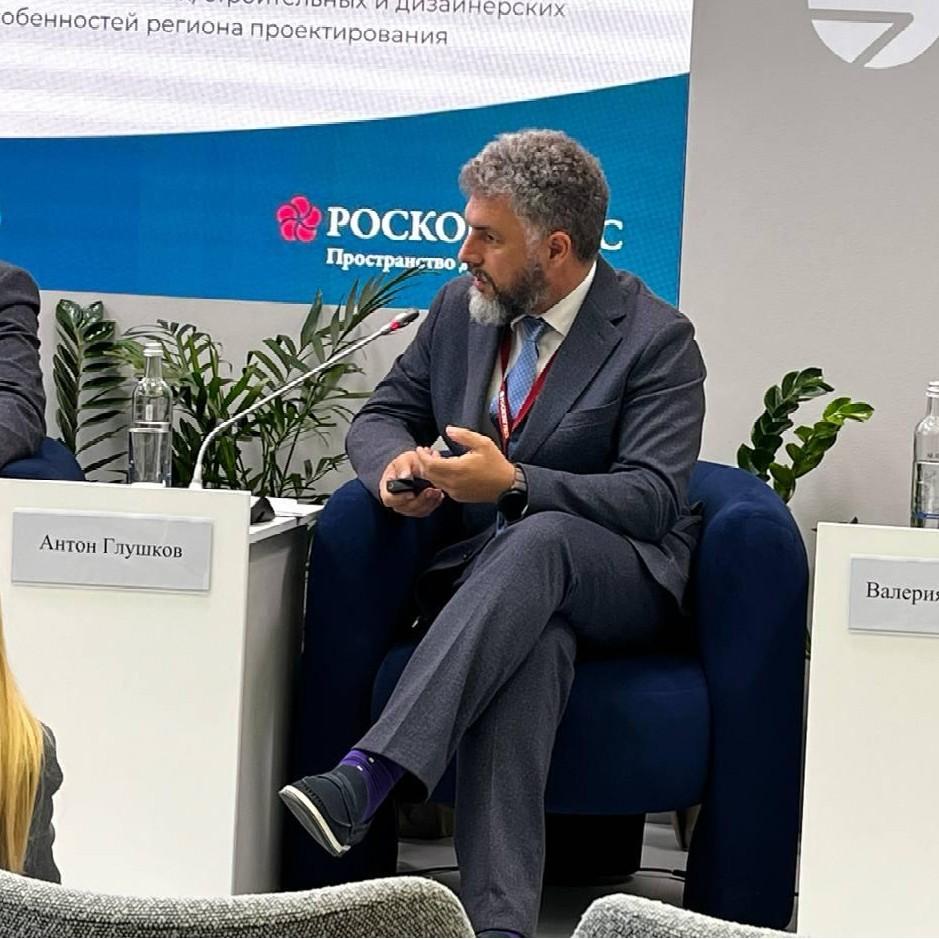 <p>Антон Глушков</p>