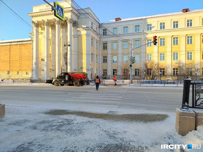 И дорожникам, которые подсыпают улицы | Источник: ИрСити