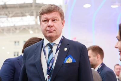 Губерниев сплясал с детьми на улице Красноярска