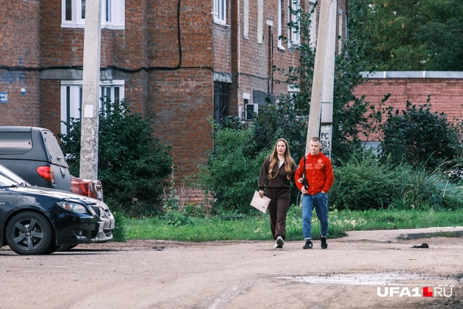 На толстовке написано «Россия» | Источник: Булат Салихов / UFA1.RU