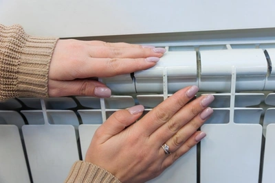 В Атамановке возобновили отопление, на двух улицах монтируют трубопровод