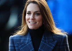 Кейт Миддлтон дебютировала как дизайнер: как выглядит первая вещь ее авторства