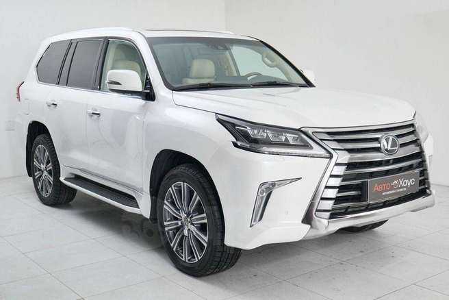За Lexus LX570 этого года сейчас просят в среднем 6–9 миллионов рублей | Источник: Drom.ru