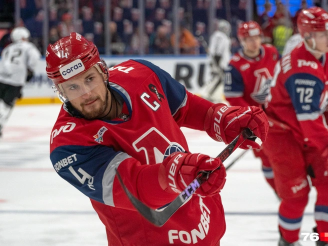 Александр Елесин, капитан ярославского «Локомотива», будет лидером сборной России на предстоящем турнире. | Источник: Кирилл Поверинов / 76.RU