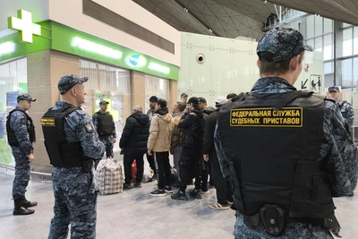 Более 8 тысяч мигрантов выдворены из Петербурга в 2025 году