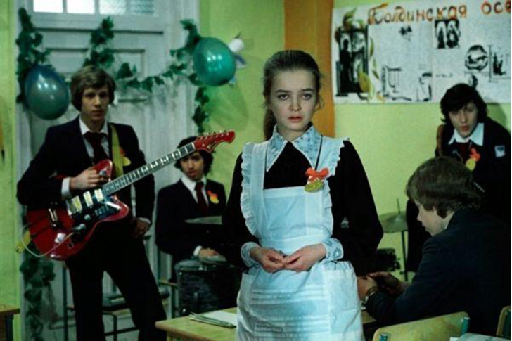 Почему школьницы в СССР выглядели старше своих лет? На то были необычные причины