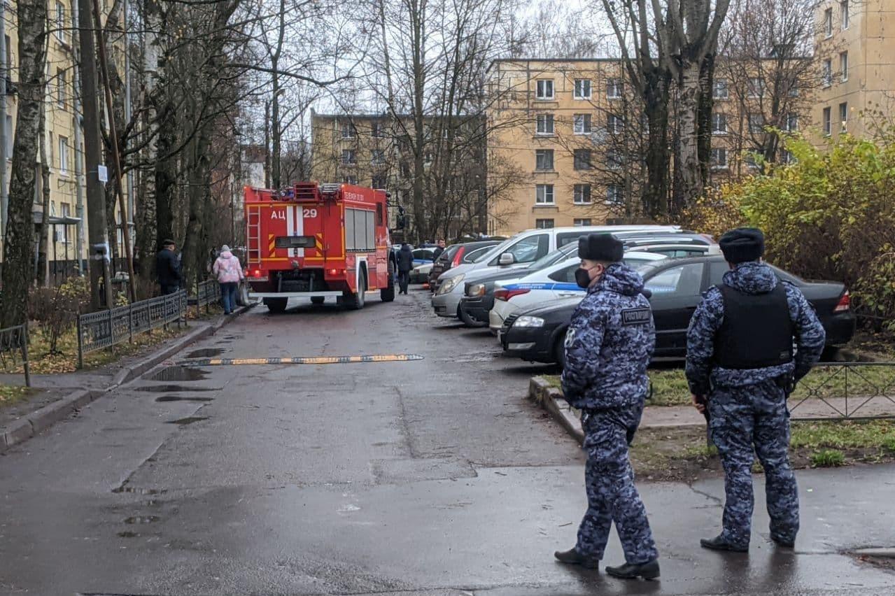 Мужчина захватил шестерых детей в Петербурге — 24 ноября 2020 года - 24  ноября 2020 - Е1.ру