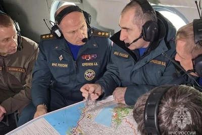 Куренков осмотрел последствия наводнения в Дагестане