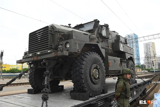 Бронированный автомобиль Cougar | Источник: Дмитрий Емельянов / E1.RU